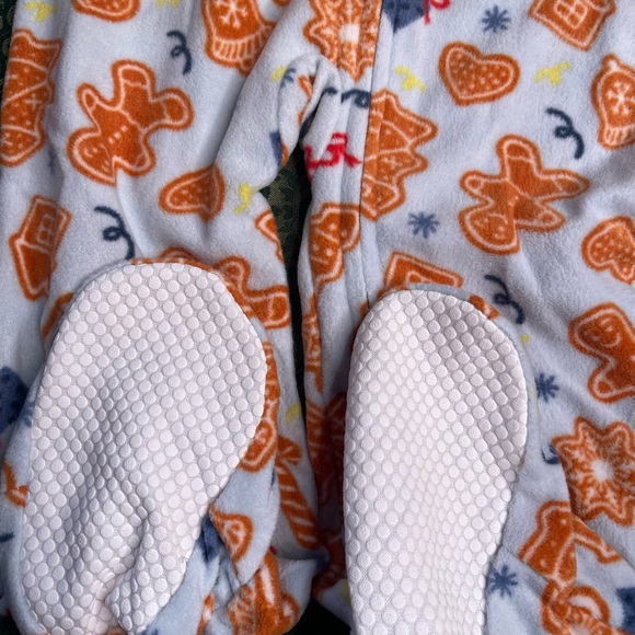 NWT 24m Gingerbread cutout cookies footie matching family pajamas sleeper unisex - Picture 5 of 6